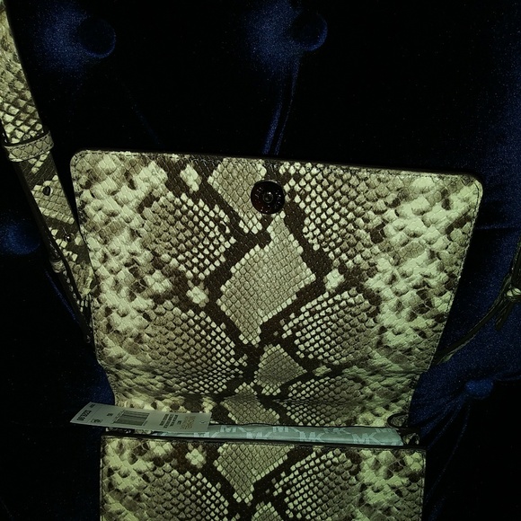 Michael Kors - Picture 1 of 2